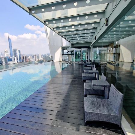 Skybed Over The Sky Hostel @Regalia Suites & Residences Kl Kuala Lumpur Exterior photo