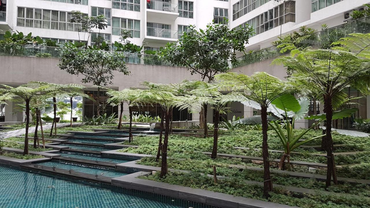 Skybed Over The Sky Hostel @Regalia Suites & Residences Kl Kuala Lumpur Exterior photo